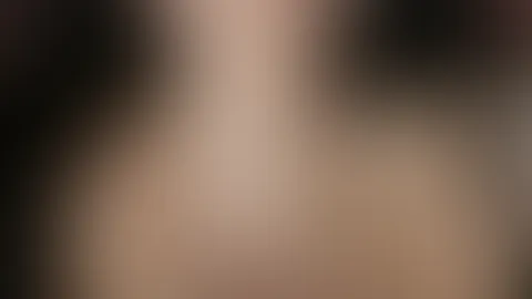 Schau mir dabei zu, wie ich geil meinen Dildo verwöhne und stell dir vor, es wäre dein S*****z 😈💦🔞.