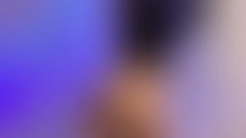 Gefällt dir, wie ich in diesem Fishnet aussehe? 😈 Würdest du es mir direkt auf meiner saftigen Arschbacke aufreißen? 🍑