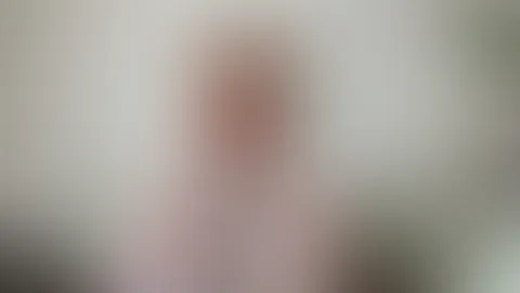 Komm und w***s mit mir! W***s mir auf die Titten!!