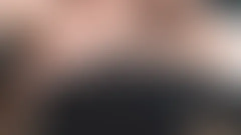 Morgen, du 😏 Ich sitze nackt auf dem Stuhl, frech und verführerisch… Dieses Bild ist nur ein Teaser. Die volle, heiße Ansicht gibt es nur für Abonnenten 💋🔥 Willst du sehen, was hier noch wartet?