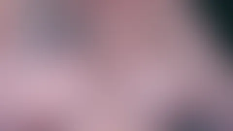 ich liege gerade in einer heißen Badewanne… überall steigt Dampf auf, meine Haut ist nass und warm, und der Schaum verdeckt nur so viel, dass deine Fantasie ganz von allein den Rest übernimmt. Ich leh