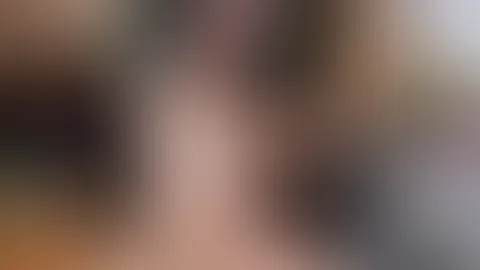 Dildo f**kt meine tropfende M****i