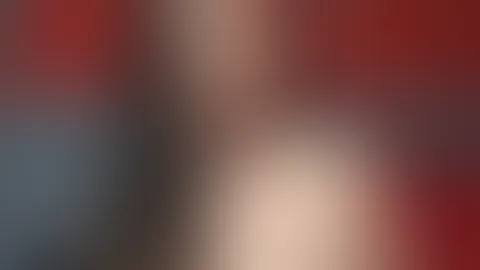 Ich strahlte mit einem leichten Lächeln vor der rot-grauen Wand, während die Lichterketten funkelten und meine nackten Kurven ins rechte Licht rückten. Meine langen dunklen Haare und mein schwarzes Ha
