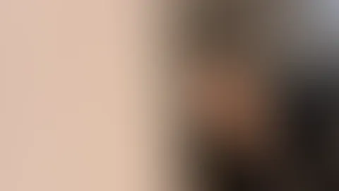 Schönes Kleidchen und das ist auch das Einzige Teil was ich anhabe :) 😈