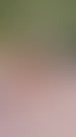In heißen roten dessous. Ich zeige dir meine Füße und meine p***y