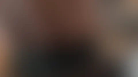 Doggy am Arbeitsplatz? Die Hose ist schon unten und mein Oberkörper über den Schreibtisch gebeugt 🥵💦😈