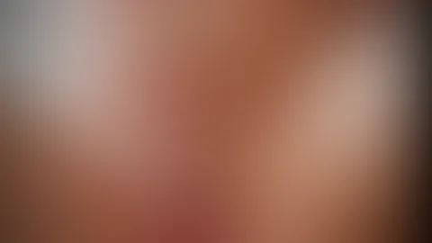 Was würdest du lieber nehmen? Einen Lolli oder meine M****i? 😈 Oder ich hätte da einen Vorschlag … Was, wenn ich den Lolli erst in meine M****i stecke und ihn dir danach in den Mund gebe? 😉 Oder ic