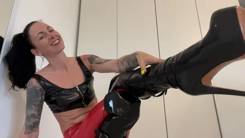 Lackleggins, overknees, dominanter dirtytalk