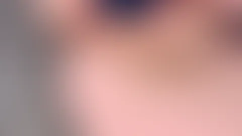 Ich hab’s mir mit den Dildo besorgt. Dann schiebt er mir einfach vier F****r 🫴🏻 in meine Nasse P***y und zum Abschluss spritze ich ab. 💦💦
