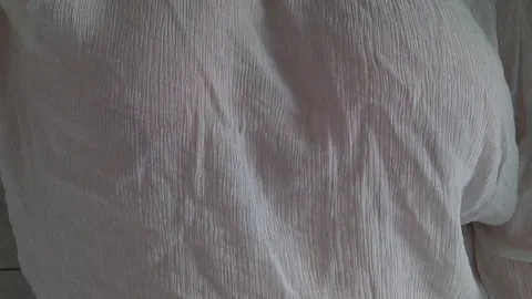 Nasses weißes Shirt