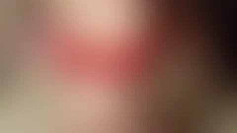 Du siehst mich, ganz natürlich, ungeschminkt, wie ich mich ausziehen und meinen kompletten Körper mir Öl einschmieren . Auch meine P***y wird ordentlich eingeölt. Nahaufnahmen garantiert . Schön feuch