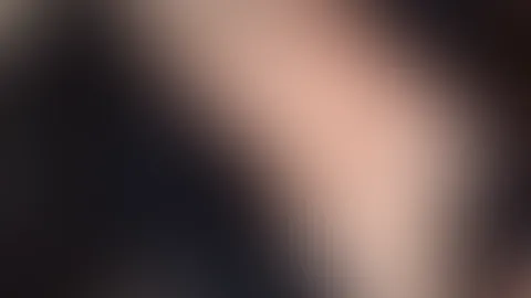 Süsser magst du mich mal ausziehen oder lieber lasse ich das an?