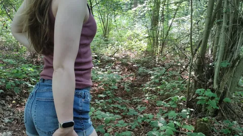 Im Wald kann man sich auch mal frei machen đđ