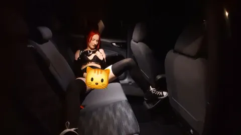 Selbstbefriedigung im Auto mit Glasdildo 🥵🚗
