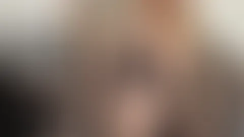 Eine heiße Überraschung in Heels, Nylons und Strapse. 🔥Für Abonnenten kostenlos!