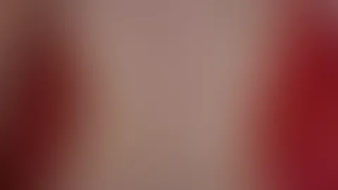 Nackt mit Kerzenwachs