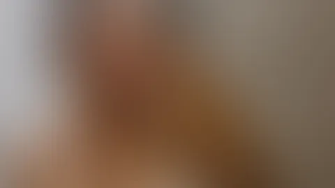 meine Titten sind noch ziemlich weiß, oder? 🤭