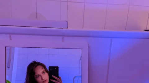 Mein weißer Body spaltet meine Schamlippen