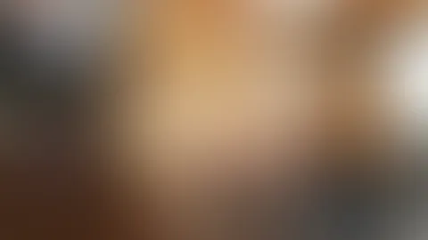 Wer an meiner Tür läutet weis meistens, dass ich als single Milf , nackt lebe. Wie würdest du reagieren, wenn ich dir nackt die Tür öffne? 😘