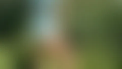 Geniesst du auch das schöne Wetter. Ich liebe es ja zu teasen und ziehe mein Sommerkleidchen gerade weit nach oben…🍑🔥😉
