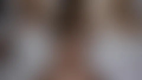 In Griechenland einen heißen Typen an der Hotelbar kennengelernt. Er sagte, er macht gute Fotos. Ich sagte: Beweis es.  Ein paar Minuten später war ich mit ihm im Hotelzimmer, auf dem Bett, vor seiner