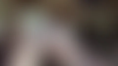 OMG!! DAS ist NASS! Ich squirte durch meine graue Leggins!! Ich habe meine graue Leggins schon an und stelle mich der Herausforderung und versuche durch meine Leggins zu Squirten! Und es bleibt nicht