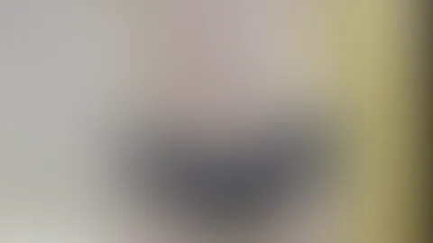 🌞🛁 Guten Morgen, meine Lieben! 🛁🌞 Ich starte heute ganz entspannt in den Tag – frisch aus dem Bad, nur in meinem Höschen und mit einem kleinen, frechen Guten-Morgen-Gruß für euch. 💕 Ich hoffe, ih