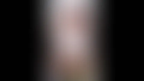 Das wird verdammt feucht... 💦👀  Hey du! 💋  Ich habe mich heute 10 Minuten lang so richtig intensiv verwöhnen lassen... Schau mir im Anhang beim Teaser zu, wie tief ich meinen Lieblings-Dildo nehme!