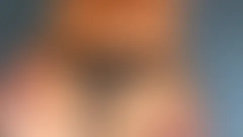 Stell dir vor, du hast mich so nackt vor dir, nur im Höschen. Was würdest du mit mir machen? Würdest du es ein paar Minuten aushalten, mich nur zu streicheln und mir auf den Po zu klopfen? Oder würdes