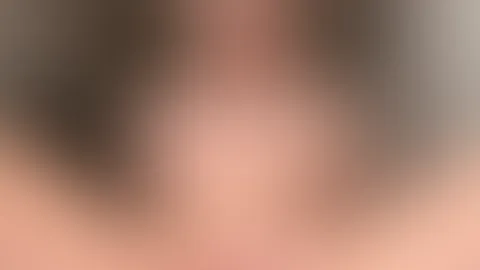 Du schaust mich so an… als würdest du gerade etwas sehr heißes denken. 😏 Ich sollte mich vielleicht ein bisschen mehr benehmen… aber irgendwie gefällt mir der Gedanke, dich ein bisschen verrückt zu m