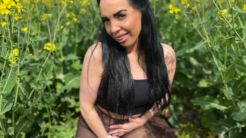 MiaXXX Analsex im Rapsfeld