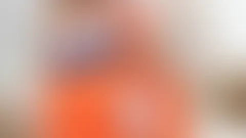 Neuigkeiten, die richtig heiß werden! 🔥 Gerade sind die neuen Bilder von mir und dem Meister persönlich – Rocco Siffredi – reingeflattert. Der Mann hat’s immer noch drauf. Ich kann euch sagen… es wur