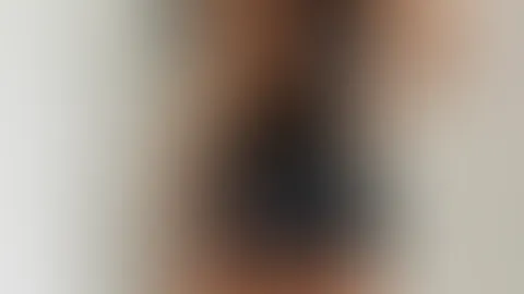 Was machst du, wenn ich so den Raum betreten würde? 😈