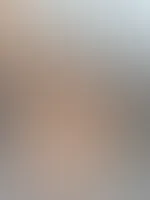 Du hast dich sicher gefragt, was ich nach dem Video gestern getrieben habe? Na ja, mach dem ich dann ja schon komplett nackt war, hab ich mich auf mein Sofa gesetzt und selbst Hand angelegt đ In der
