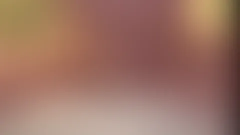 Brüste schön kneten und mich geil fingern bis zum Orgasmus… wieder mal so laut am schmatzen meine P***y 😍