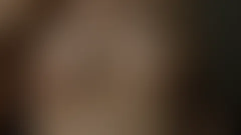 Bei dieser Hitze umsorge ich meine Brüste mit einem Eiswürfel… schau dir an, wie sich das Gewebe strafft und sich meine Nippel aufrichten. 😘🔥