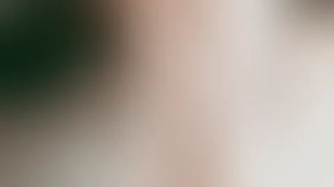 Bin gerade vom Nachtdienst rein… müde, warm, ein Kaffee noch und dann eigentlich ins Bett....   Aber stell dir vor, ich würde so vor dir stehen , du kommst in die Küche  Ich noch halb im Alltagsmodus,