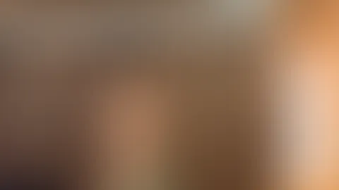 Ich stehe oben ohne in der Umkleide im Gym und ziehe neckisch meine Yogaleggings nach unten…