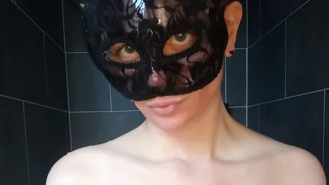 In Klamotten unter der Dusche 😋