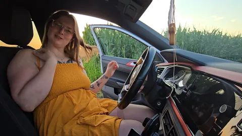 Mega feuchter Schmatzorgasmus im Auto đ„”