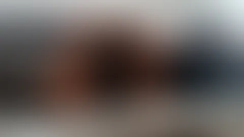 Mmm… dann komm doch näher zu mir und sei nicht schüchtern 😋 Was hast du vor – ziehst du mich langsam aus, Stück für Stück, ganz romantisch? ♥️ Oder stürzt du dich einfach wie ein Tier auf mich und n