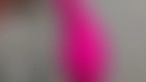 Angekommen und mal das Toy rausgeholt🤯 Wow, geil!💦 Und gleich mal nackt gemacht🥵.