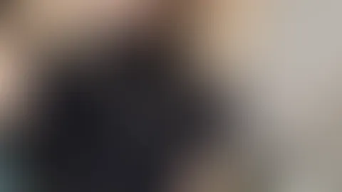 Schwarz, GrĂŒn & ein kleines Geheimnis darunter... đ€ Manchmal reicht ein Blick, um zu zeigen, dass Eleganz auch aufregend sein kann. Und ja - Details machen den Unterschied. đ