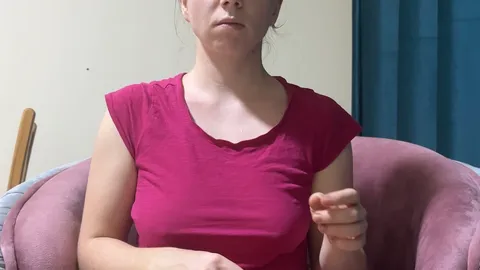 Heiße Blondine mit geilen Füßen und Zahnspange kommt zum Orgasmus