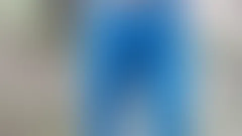 Heute draußen gedehnt… Beine weit gespreizt, Rücken tief durchgebogen, alles gut sichtbar… Ich glaube, die Passanten haben meinen Look sehr geschätzt 😈