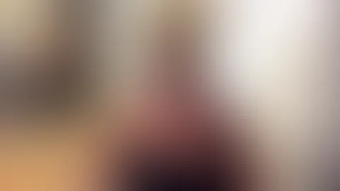 Ich f**ke mich mit Gummi Band!  So Sportsfreund… haha, jetzt benutze ich deine Sportutensilien und stopf damit meine F***e! So gerollt und schön straff geht das auch rein in mein geiles MILF FÖTZCHEN!