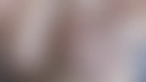 Die Sprühsahne zerfließt so auf meinem Körper💦