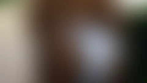 Es wird langsam warm.. Da ziehe ich mich im Garten aus