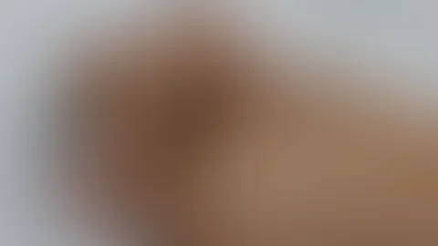 Ich habe gelernt, dass Natürlichkeit eine Stärke ist. Deshalb verstecke ich weder meine Kurven noch meine Achselhaare oder meinen Busch. Das alles macht mich zu der Frau, die ich heute bin. Magst du M