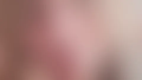 ich bin gierig nach Schwänzen , ich will lutschen und tief b****n !